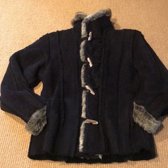 Shearling Leather jacket w/ fur trim made in USA by Skea. Fits like a size 8. - Picture 4 of 8